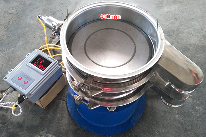 小型振動篩采用彈跳球為清網裝置,清網效果好。